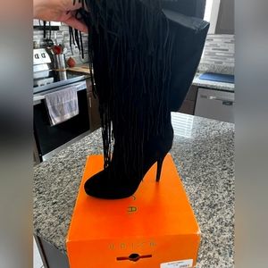 Size 11 fringed boots